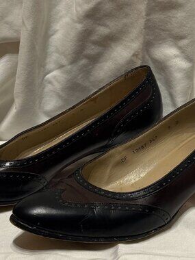 Vintage Two-Tone Ferragamo Spectator Heels Pumps 7B Leather, Made in Italy
